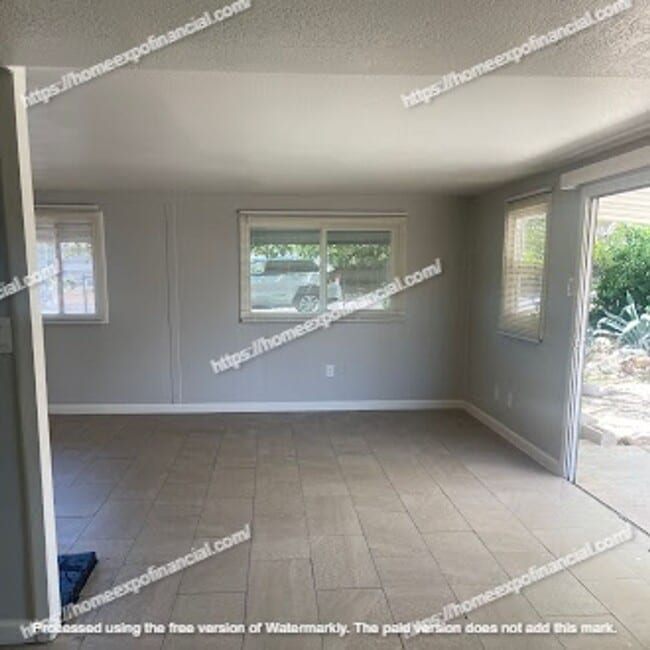 19260 Danbury Ave in Hesperia, CA - Foto de edificio - Building Photo