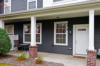6819 Narcissus Ln N in Maple Grove, MN - Foto de edificio - Building Photo
