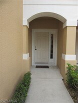 8310 Village Edge Cir in Ft. Myers, FL - Building Photo