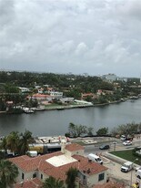 3100 Collins Ave in Miami, FL - Building Photo