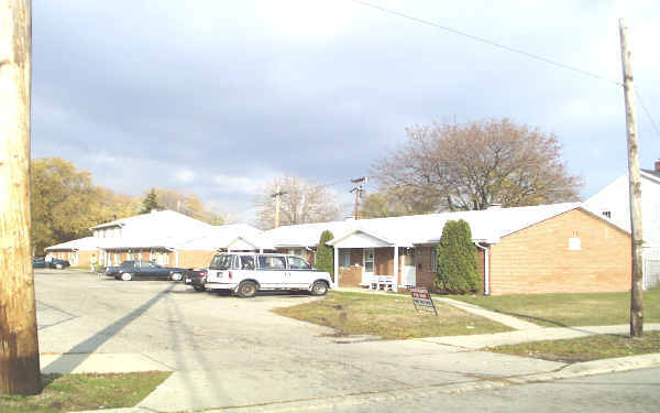 11 Gratiot Ct in Mount Clemens, MI - Building Photo