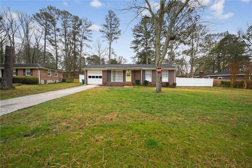 2479 Yolanda Trail in Ellenwood, GA - Building Photo