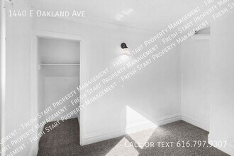 1440 E Oakland Ave in Lansing, MI - Foto de edificio - Building Photo