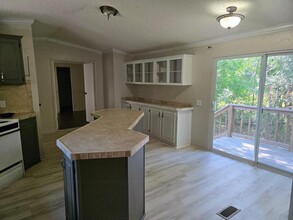 1498 Robinson Rd in Silsbee, TX - Building Photo - Building Photo