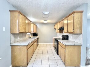 6123 39th St in Lubbock, TX - Foto de edificio - Building Photo