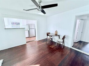 727 W Day St in Denison, TX - Building Photo - Building Photo