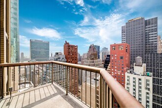 245 E 44th St in New York, NY - Building Photo - Building Photo