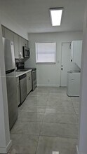 1051 NW 27th Ave in Fort Lauderdale, FL - Foto de edificio - Building Photo