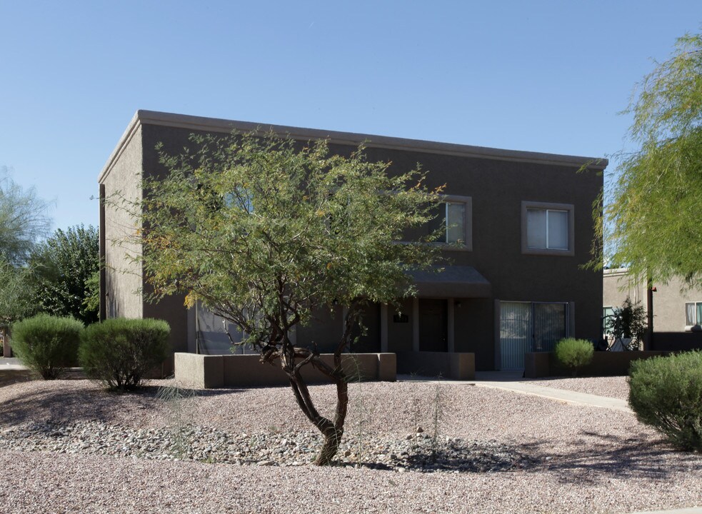 1403-1405 N Gilbert Ave in Casa Grande, AZ - Foto de edificio