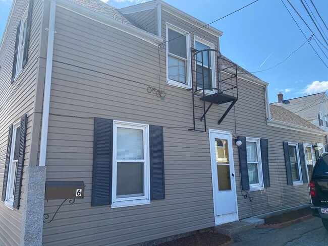 6-6 Oliver Ct