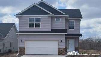 1027 45th Ave NE in St. Cloud, MN - Building Photo