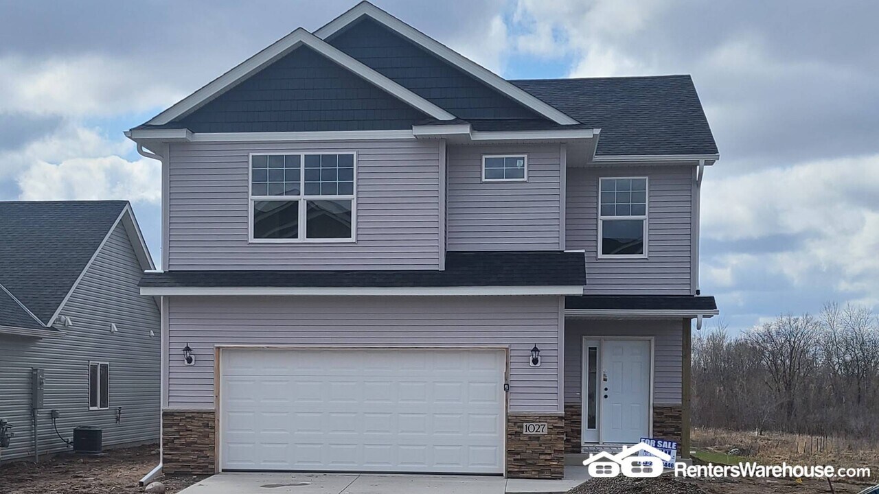 1027 45th Ave NE in St. Cloud, MN - Building Photo