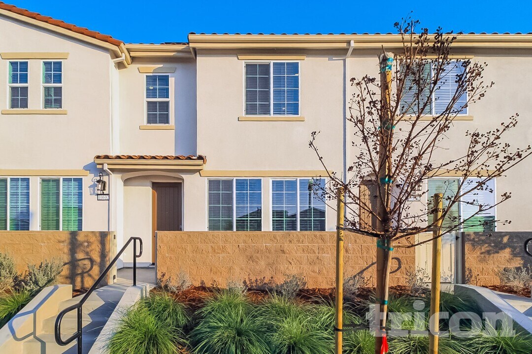 10602 Barrena Lp in Elk Grove, CA - Building Photo