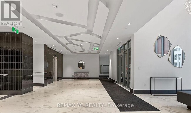 25 Holly St in Toronto, ON - Building Photo - Building Photo