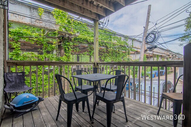 property at 938 W Willow St