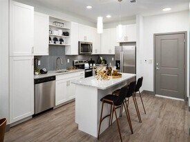 The Addison Skyway Marina in St. Petersburg, FL - Building Photo