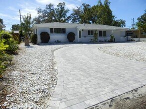 6250 6th Ave S in St. Petersburg, FL - Building Photo - Building Photo