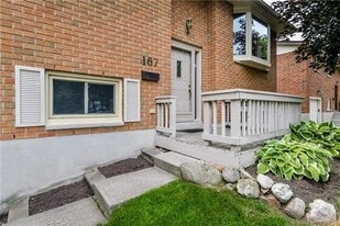 167 Harvard Rd in Guelph, ON - Building Photo
