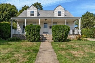 56 Ruggles Ave in Newport, RI - Building Photo - Building Photo