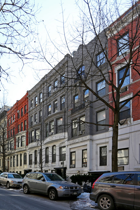 30 W 83rd St in New York, NY - Building Photo