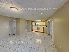 8216 NW 192nd Terrace in Hialeah, FL - Building Photo - Building Photo