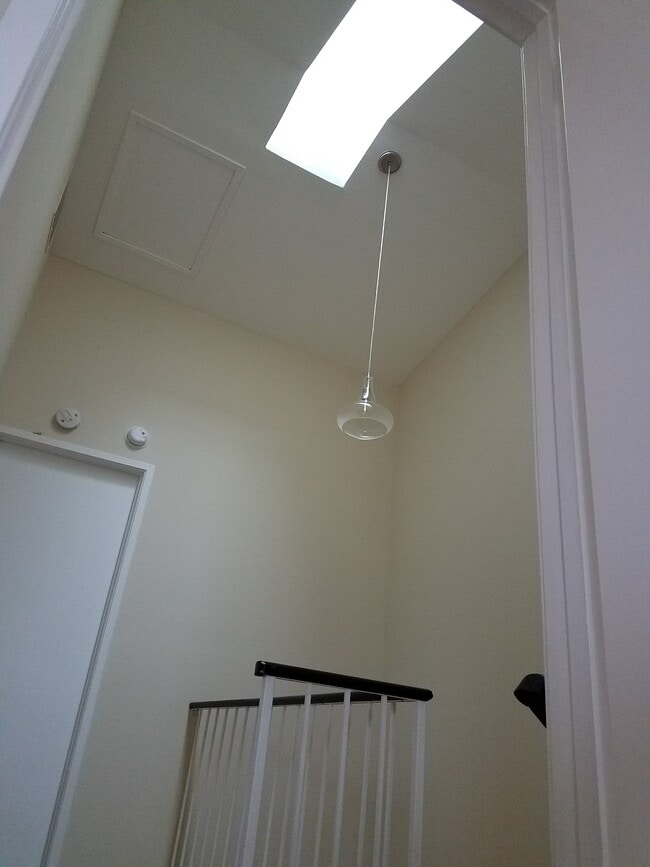 2452 Ridgehampton Ct in Reston, VA - Foto de edificio - Building Photo