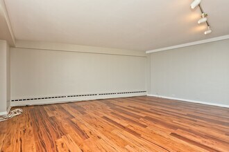 3410 N Lake Shore Dr, Unit 14F in Chicago, IL - Building Photo - Building Photo