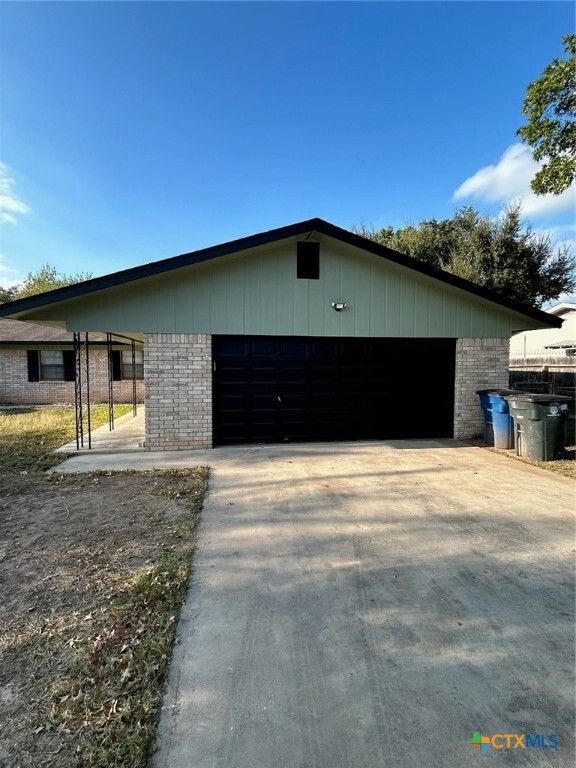 1313 Fieldcrest in New Braunfels, TX - Building Photo - Building Photo