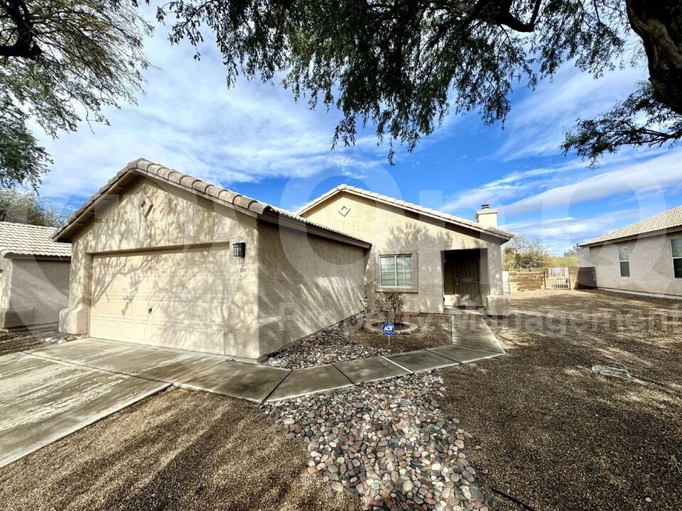 2084 W Cholla Estate Dr in Tucson, AZ - Building Photo