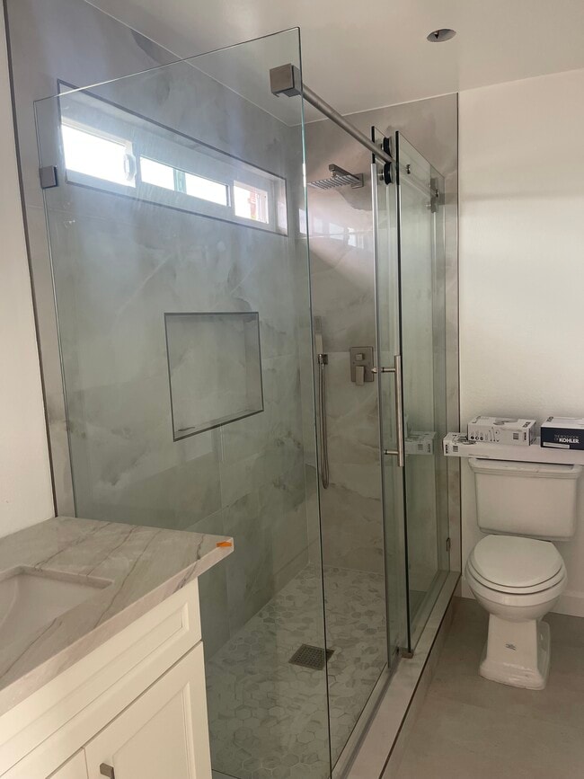 204 E 220th St in Carson, CA - Building Photo - Building Photo