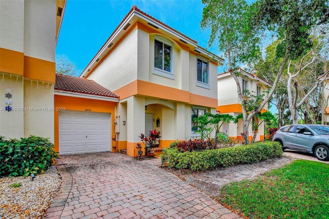 6543 Hidden Cove Dr in Davie, FL - Foto de edificio - Building Photo