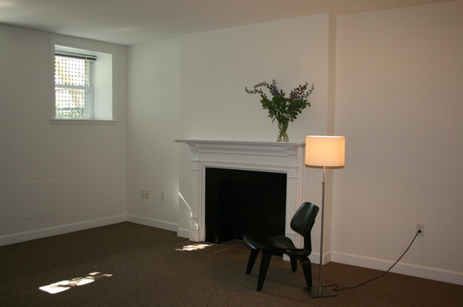 2935 N Charles St, Unit 2 in Baltimore, MD - Foto de edificio - Building Photo