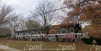 1566 Coventry St in Akron, OH - Building Photo