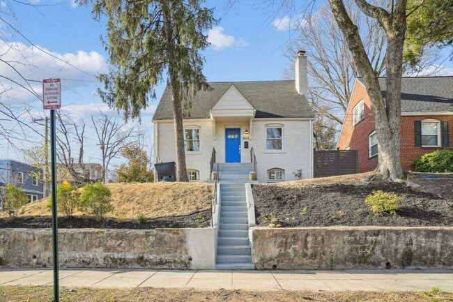 5643 Clay Pl NE in Washington, DC - Building Photo - Building Photo