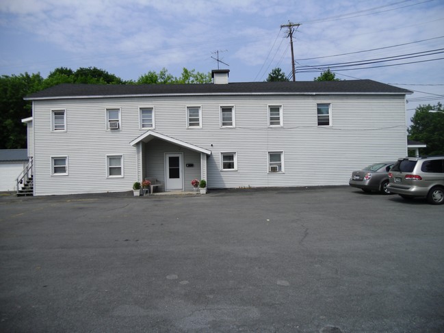 102 Main St in Ravena, NY - Foto de edificio - Building Photo