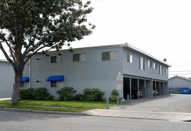 12682 Morningside Ave in Santa Ana, CA - Foto de edificio - Building Photo