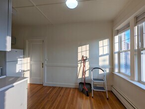 31 College Ave, Unit 4 in Somerville, MA - Building Photo - Building Photo