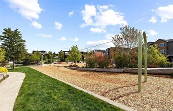 32683 Park Butte Ln in Black Diamond, WA - Foto de edificio - Building Photo