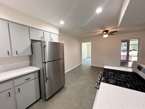 7602 Turquoise Ln in Houston, TX - Building Photo - Building Photo