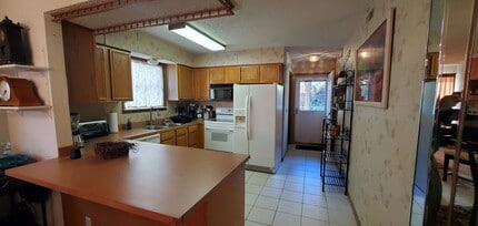 28 Wheel House Ct. in Village Of Four Seasons, MO - Building Photo - Building Photo