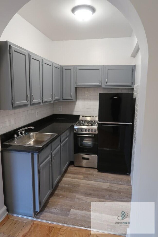 property at 426 W Briar Pl