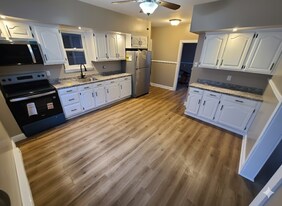 130 Woodlawn Ave in Mountain Top, PA - Building Photo