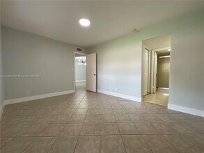 13707 Kendale Lakes Cir-Unit -114 in Miami, FL - Foto de edificio - Building Photo