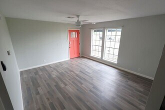 7205 Tumbleweed Dr, Unit A in Austin, TX - Building Photo - Building Photo