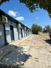 1627 FM351 in Beeville, TX - Building Photo - Building Photo