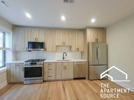 2237 N Bissell St, Unit 3E in Chicago, IL - Building Photo