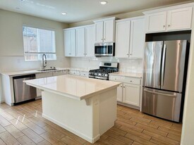 6407 E Riesling Dr in Fresno, CA - Building Photo