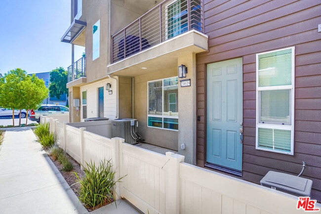 20619 Oakglen Ln in Los Angeles, CA - Building Photo - Building Photo