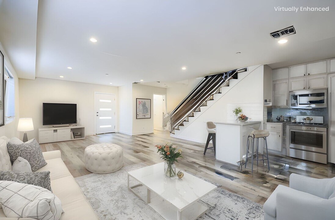 7445 Troost Ave in Los Angeles, CA - Building Photo