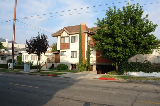 1108 N Columbus Ave in Glendale, CA - Foto de edificio - Building Photo